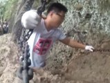 La escalada a lo más alto de un joven sin piernas