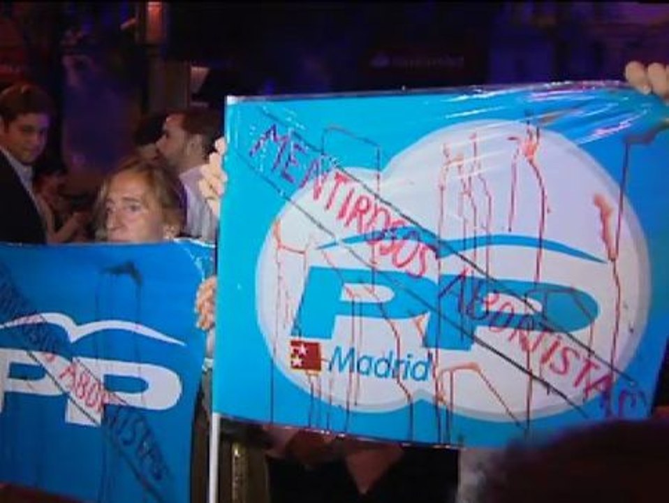 Las asociaciones provida se manifiestan ante la sede nacional del PP