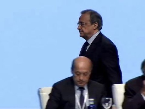 Paseo triunfal de Florentino Pérez ante los socios del Real Madrid
