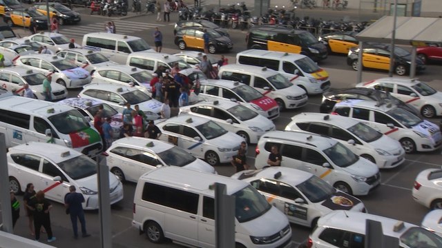 Barcelona empieza sin taxis las 48 horas de huelga