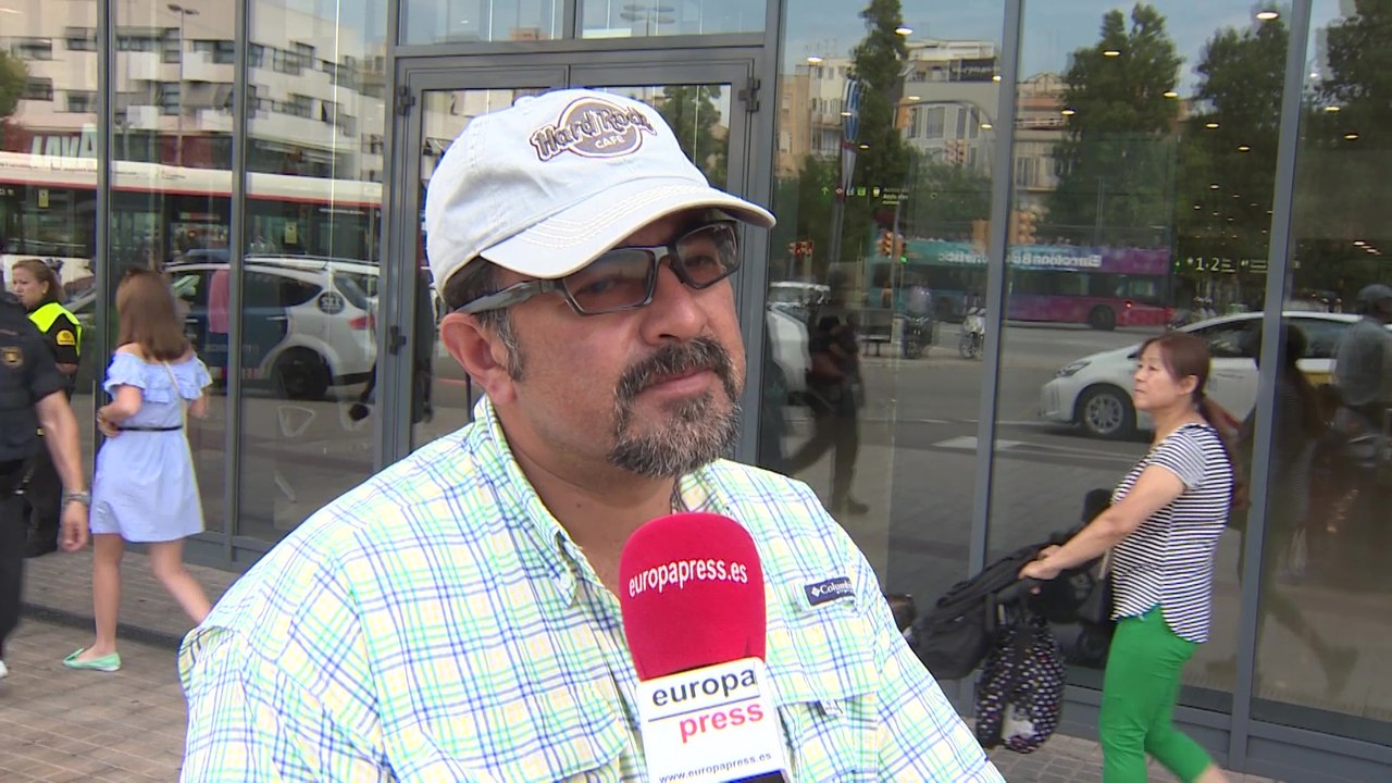 Afectados por huelga de taxis: "Los taxistas deberían modernizarse"