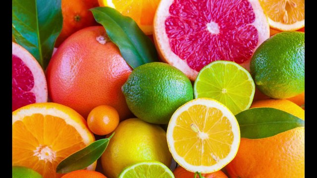 Tomar agua de limón en ayunas