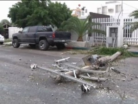 El huracán Odile toca tierra y no causa víctimas humanas pero sí numerosos destrozos