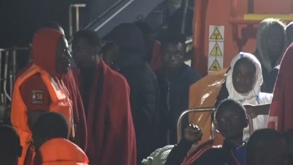 Una patera con 93 personas ha llegado esta pasada noche a Almería, 25 de ellos eran de Bangladesh