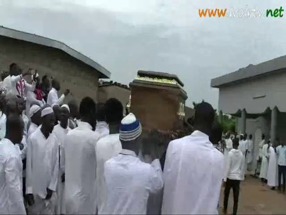 BÉOUMI : CÉRÉMONIE D’HOMMAGE AUX MUSULMANS DÉCÉDÉS LORS DES VIOLENCES INTERCOMMUNAUTAIRES