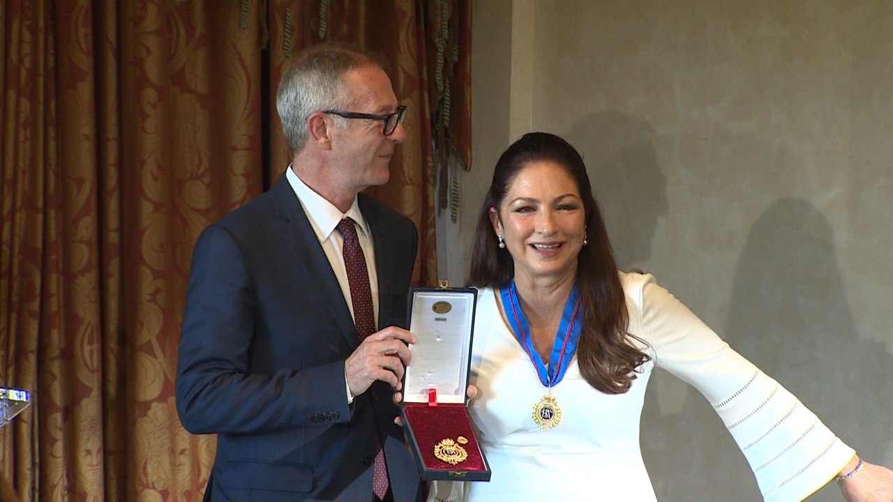 Gloria Estefan recibe la Medalla de Oro de las Bellas Artes