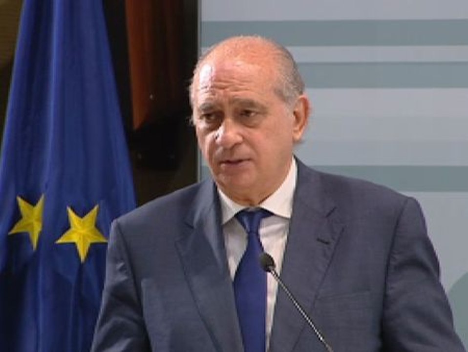 Fernández Díaz abre la puerta a la prohibición del burka en los espacios públicos