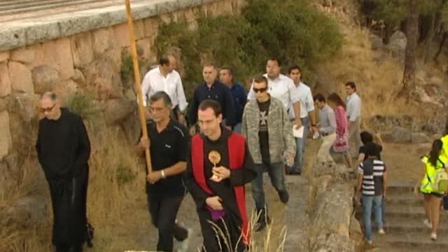 El prior del Valle de los Caídos desafía a la Iglesia y celebra misas de homenaje a Franco