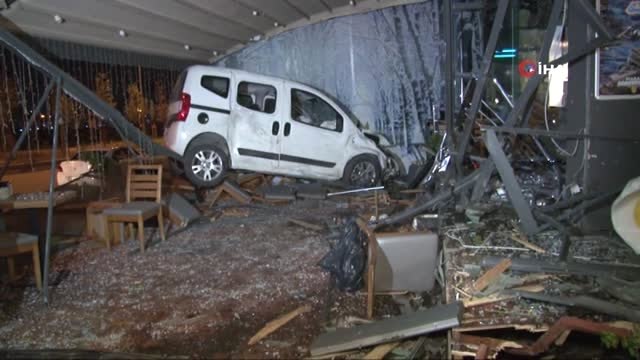 Başkent'te kadın sürücü otomobiliyle kafeye girdi: 1 yaralı