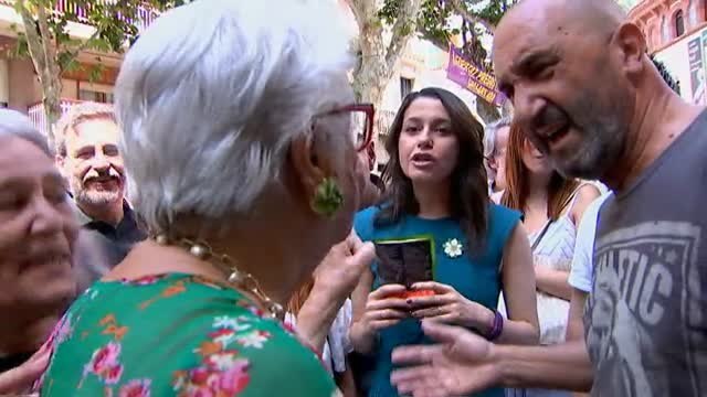 Inés Arrimadas abucheada e insultada en Canet de Mar
