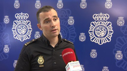 Tải video: Policía recibe 11 emails diarios sobre posibles casos de pornografía