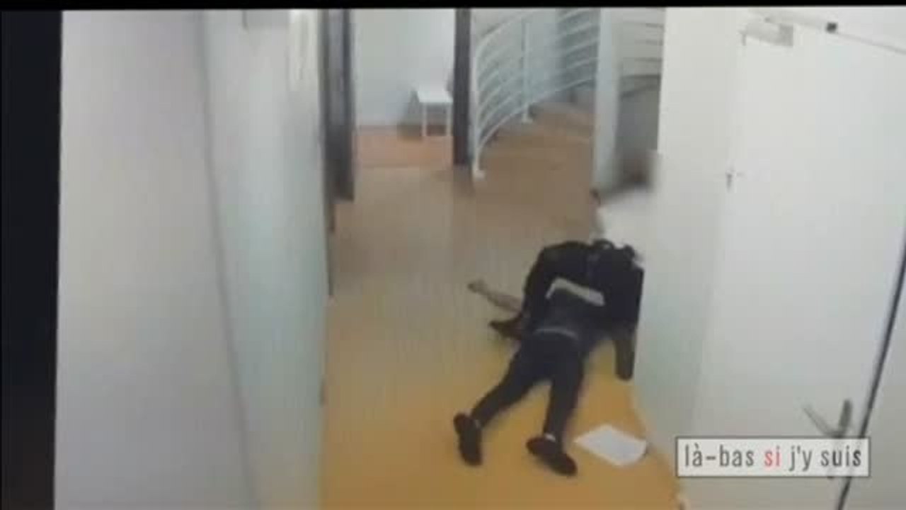 Suspendido un agente de la Policía en Francia por patear y golpear a un detenido