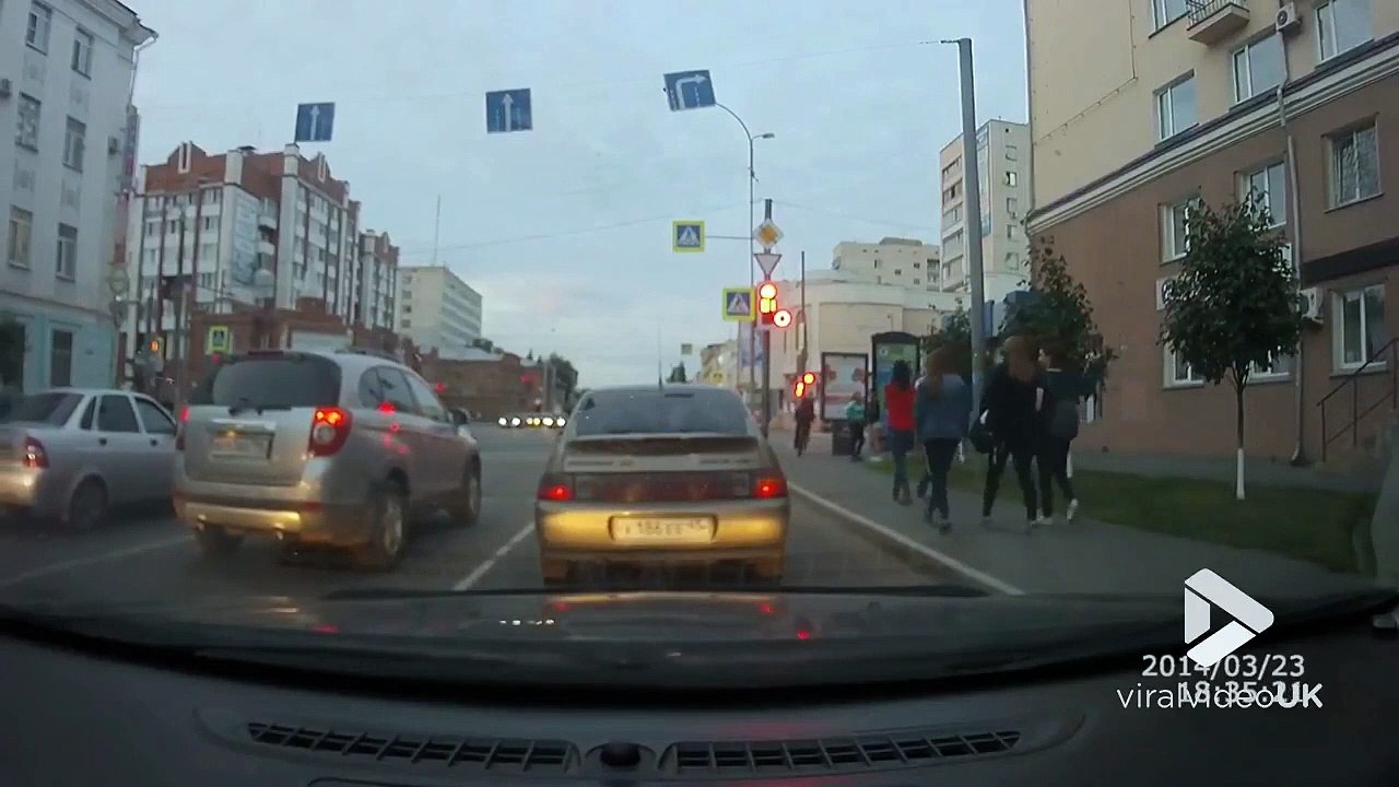 Ce conducteur se crash tout seul comme un grand !