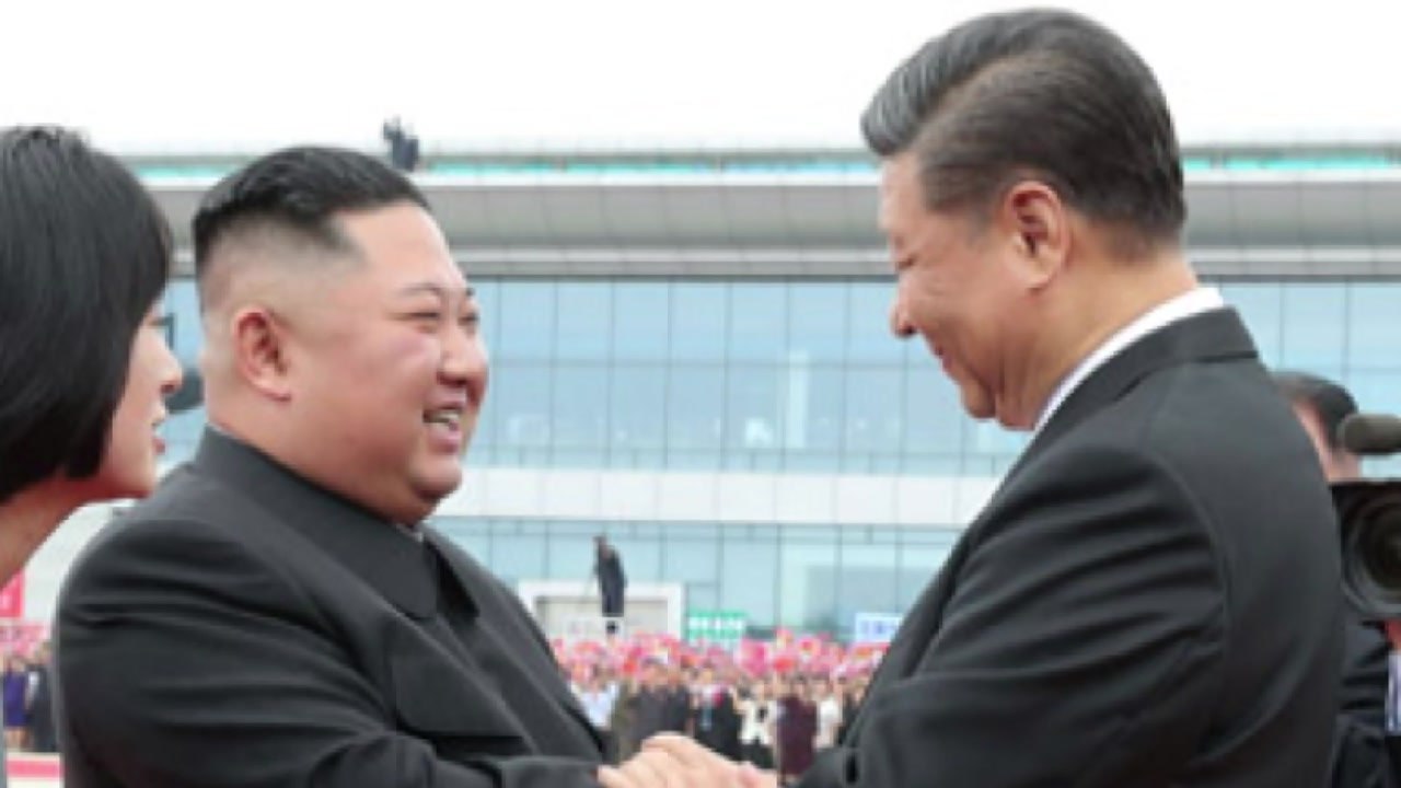 北, 시진핑 방북 보도..."북중 관계 발전, 평화·안정에 유리" / YTN
