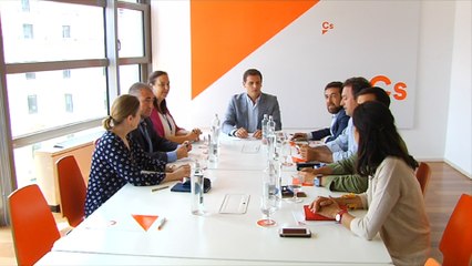 Tải video: Ciudadanos se reúne con las asociaciones de víctimas del terrorismo