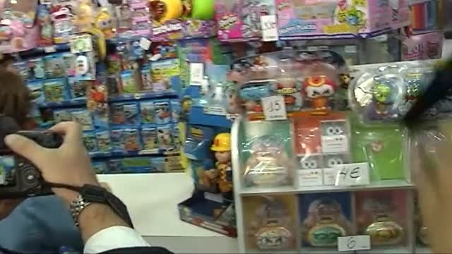 Sáenz de Santamaría acusa a Casado de jugar a dividir entre señoras