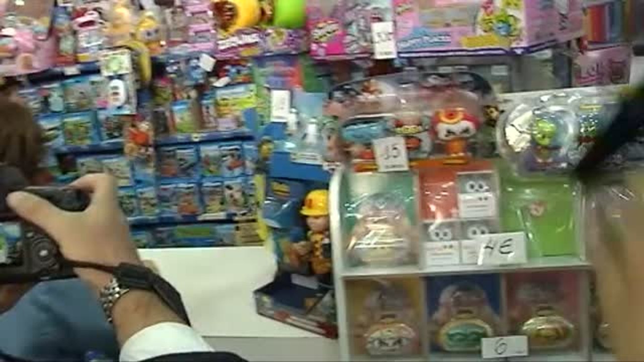 Sáenz de Santamaría acusa a Casado de "jugar a dividir entre señoras"