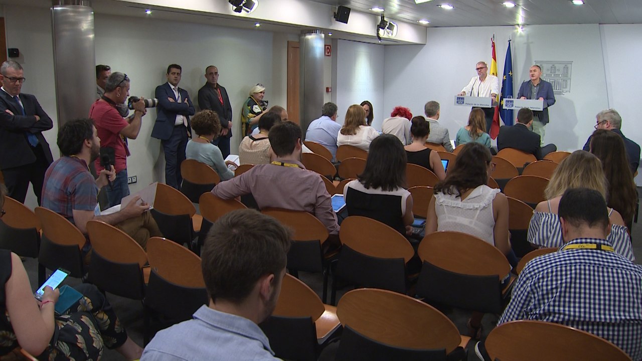 Sindicatos y Patronal se reúnen con el presidente del Gobierno