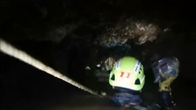 Los niños rescatados de la cueva gozan de buena salud