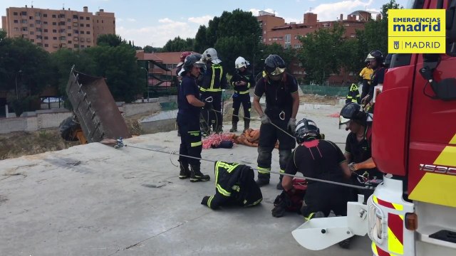 Muere trabajador tras caer con su desbrozadora por un terraplén