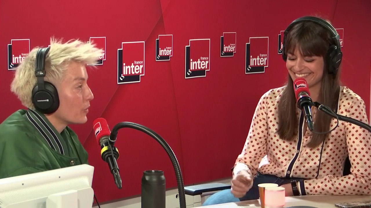 Clara Luciani : "Pour la fête de la musique, j'allais à Marseille avec mon père et ma soeur (...) J'ai tué Wonderwall plusieurs fois"