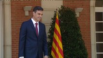 Cordialidad y sonrisas en el primer encuentro entre Sánchez y el president de la Generalitat