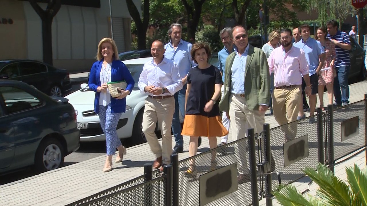 Sáenz de Santamaría acepta un debate con Pablo Casado