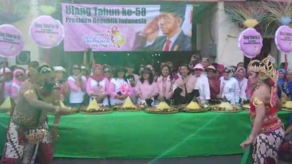 Jokowi Ulang Tahun, Warga Solo Rayakan dengan Makan Tumpeng Bersama