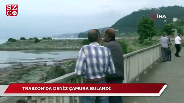 Trabzon'da şiddetli yağışlar sonrası deniz çamura bulandı, derelerin getirdiği ağaç parçaları ile doldu