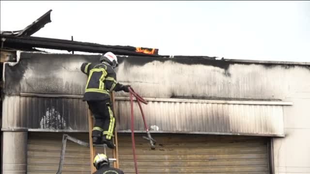 Numerosos destrozos y desperfectos en Nantes (Francia) en la segunda noche de disturbios