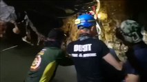 Han perforado y drenado el agua de la cueva donde aún permanece el equipo de fútbol atrapado en Tailandia