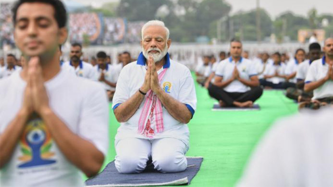 International Yoga Day: PM Modi ने योग दिवस के...