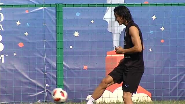 Cavani entrena al margen del grupo
