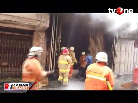 Gudang Kembang Api Terbakar di Asemka