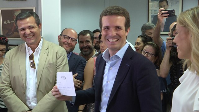 Casado deposita su voto para las primarias del PP