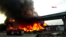 DHA DIŞ - Hindistan'da mobilyacıda yangın