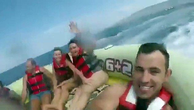 Elle se fait éjecter de la bouée tractée par un bateau !