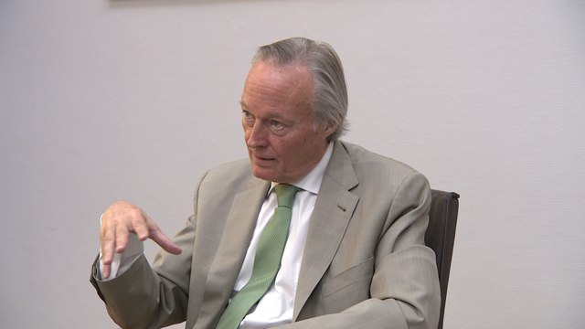 Piqué analiza la actualidad de la UE en la presentación de su libro