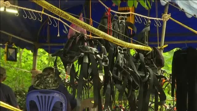 Las opciones de los equipos de rescate para evacuar a los 12 niños atrapados en una cueva de Tailandia