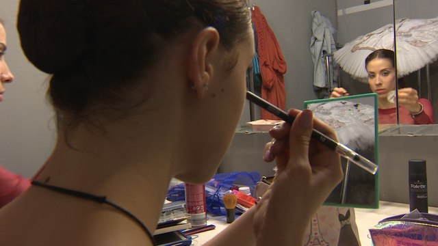 Todo preparado para la presentación esta noche de 'El Lago de los cisnes'