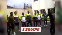 Quand Hervé Renard chantait et dansait avec ses joueurs - Foot - CAN