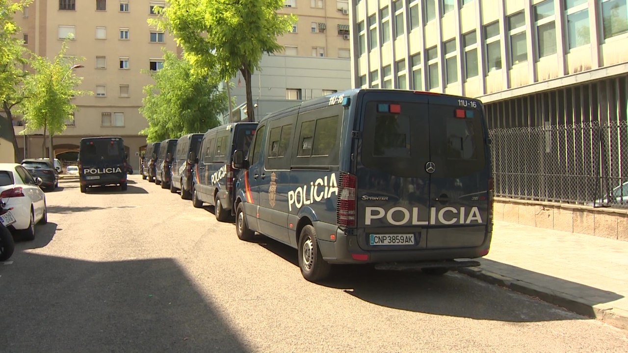 Registros en Lleida por la contratación irregular de semáforos
