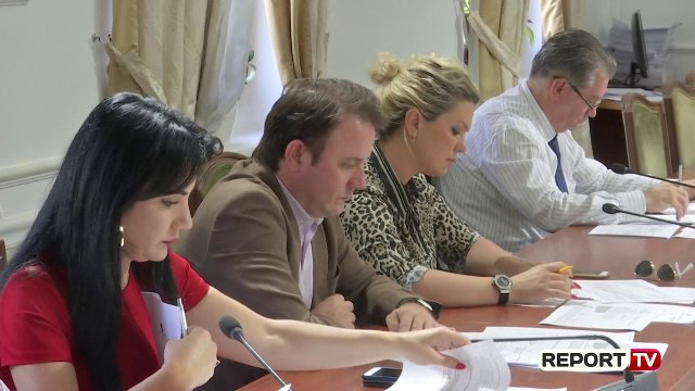 Nis shqyrtimi i kërkesës për shkarkimin e Metës, Manja: Futet në procedurë kërkesa e 55 deputetëve