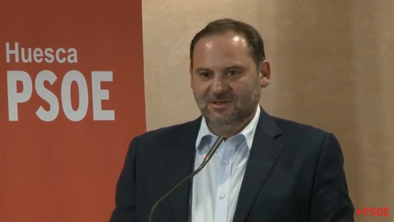 Ábalos participa en su encuentro con afiliados en Huesca