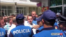 Report TV - Përplasje edhe në Pogradec, Balliu i PD-së: Largoni materialet nga KZAZ-ja