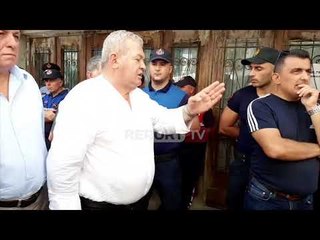 下载视频: Report TV - Dasho Aliko debat në Gjirokastër: Policia nuk njeh Presidentin, ky është puç