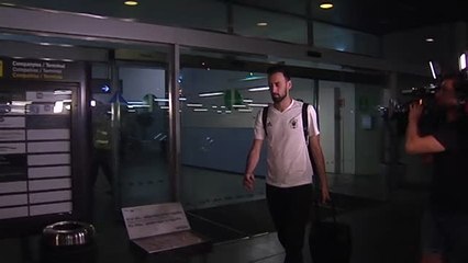 Piqué no confirma su retirada de la selección a su llegada a Barcelona