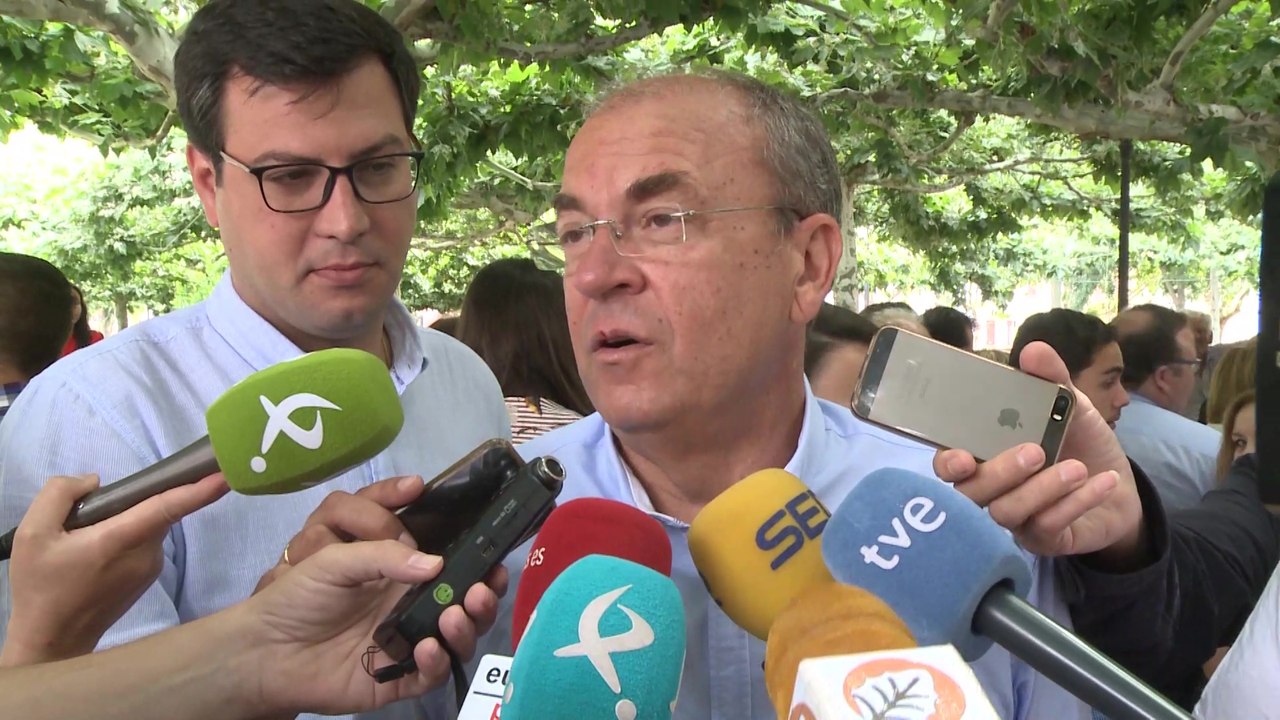 Monago avala a Cospedal porque le "gusta" la gente como ella