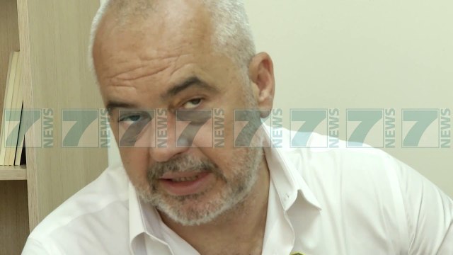 RAMA DHE VELIAJ INSPEKTOJNE PUNIMET NE GODINAT E QYTET STUDENTIT - News, Lajme - Kanali 7