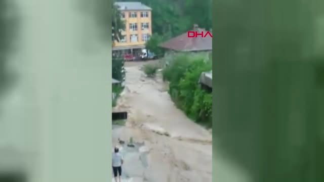 Zonguldak'ta bir kişinin sel sularına kapıldığı ihbarı
